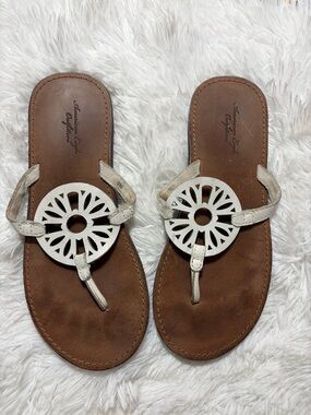 American Eagle Outfitters Brown Footbed White Circle-Accent Thong Sandals
